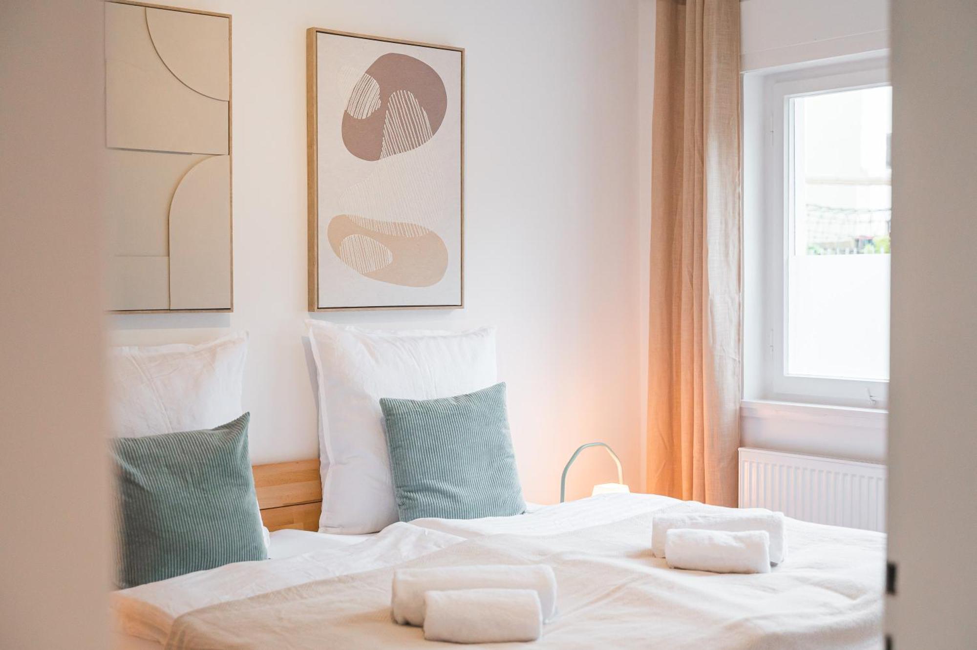 Zentrale Lage, Zwei Schlafzimmer, Waschmaschine Apartment *