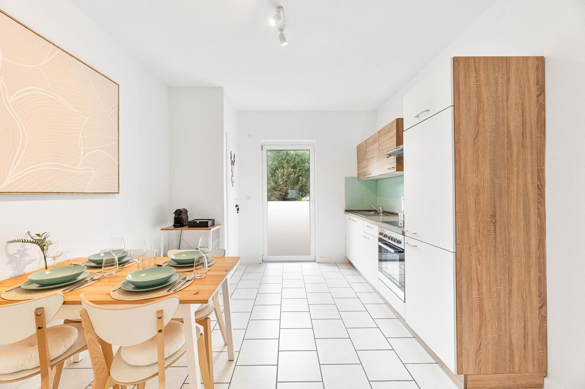 Zentrale Lage, Zwei Schlafzimmer, Waschmaschine Apartment