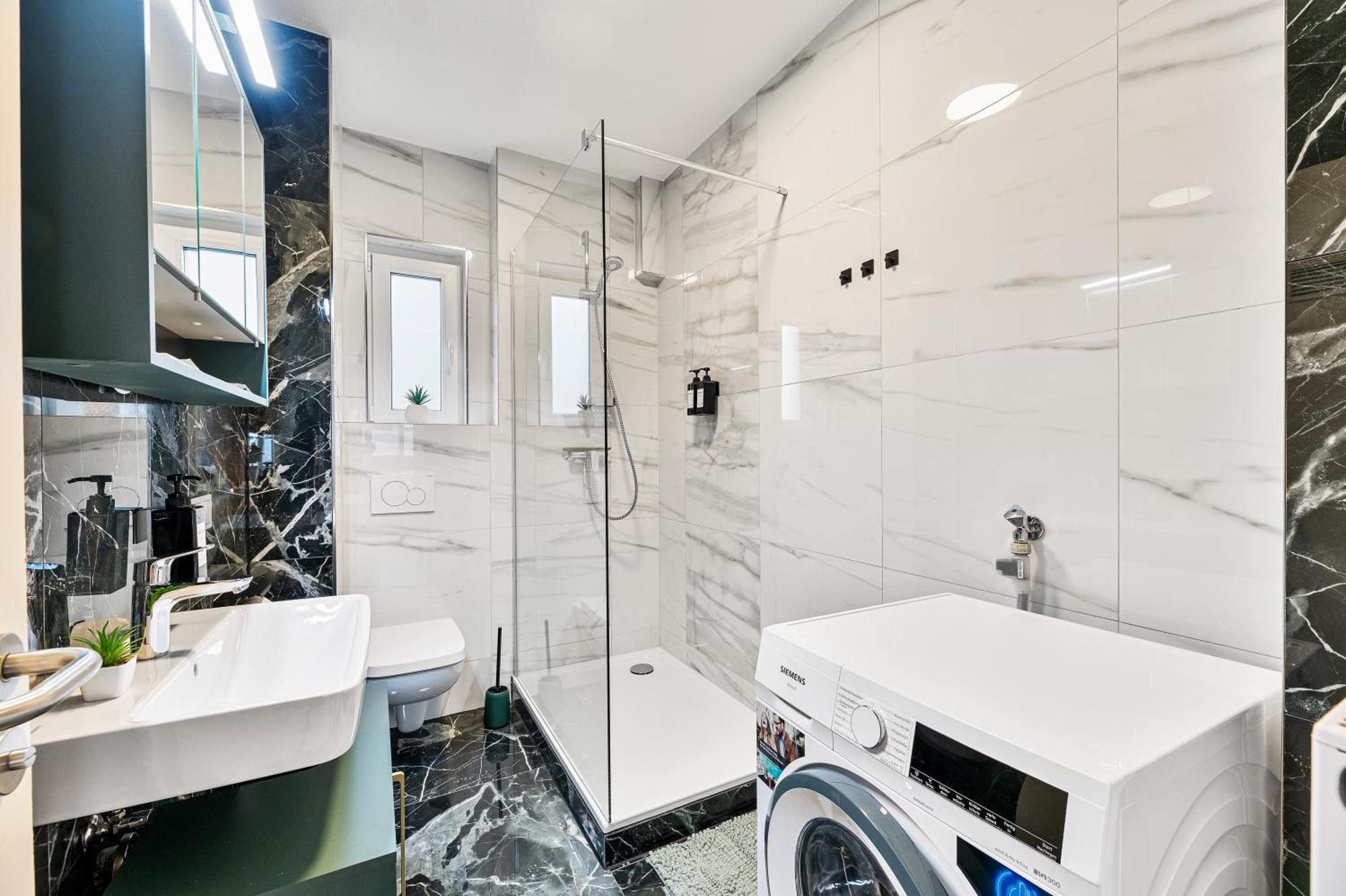Zentrale Lage, Zwei Schlafzimmer, Waschmaschine Apartment Pforzheim